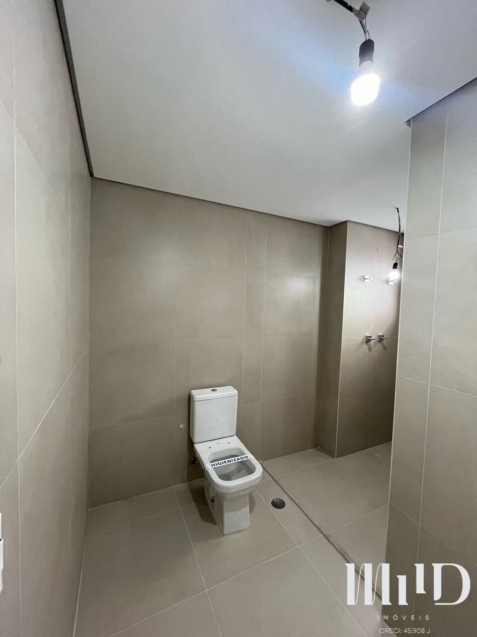 abf676a7-8056-44ee-acb1-c28a99f7a62d17188206330FQe.jpg